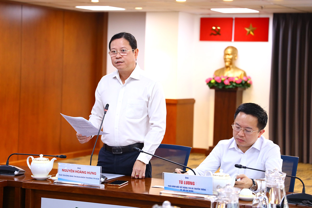 Đồng chí Nguyễn Hoàng Hưng, Phó Trưởng Ban Thi đua khen thưởng Thành phố phát biểu tại buổi họp báo.